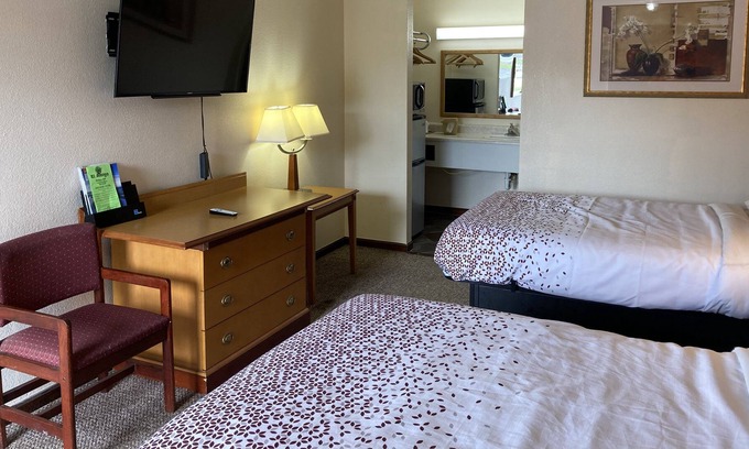 Hazen Hotel | Budget-Friendly Travel Inn Hazen with Two Double Beds