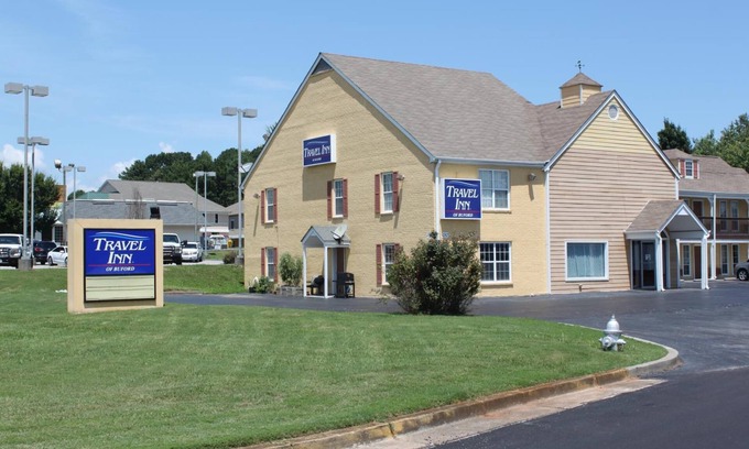 Buford Hotel | Cozy Retreat at Travel Inn of Buford with Spa & Restaurant