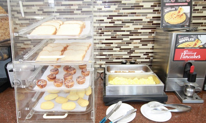 Three Bridges Hotel | Relaxing Retreat at Travel Inn & Suites with Spa Amenities