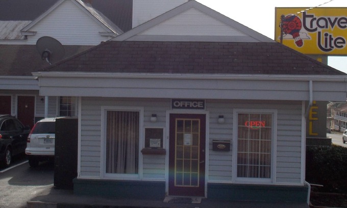 Wytheville Hotel | Budget-Friendly Travel Lite Motel with Family Amenities