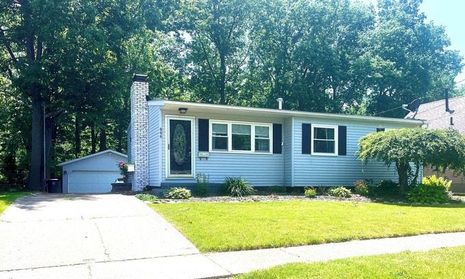 Akron House | Ideal Retreat for Professionals at Towpath Cottage