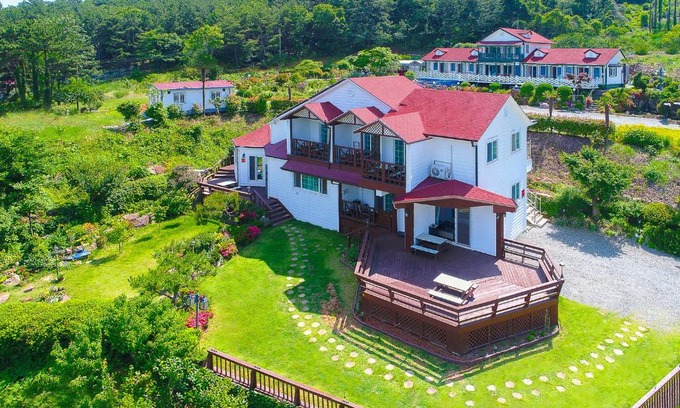 Irun-myeon House | Oceanfront Travel Sketch Pension - Guest Rated 9.1/10