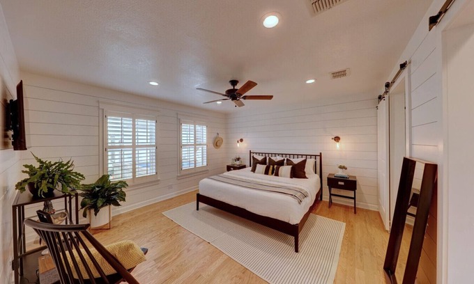 Comfort House | Traveler: A Guest Suite for the Explorer at Heart in Comfort, TX