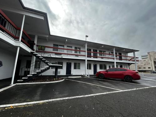 Longview Hotel | Budget-Friendly Travelers Inn with Pet & Child Amenities