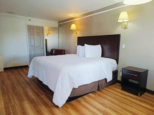 Wichita Falls Hotel | Budget-Friendly Red Roof Inn Wichita Falls with Pet Amenities