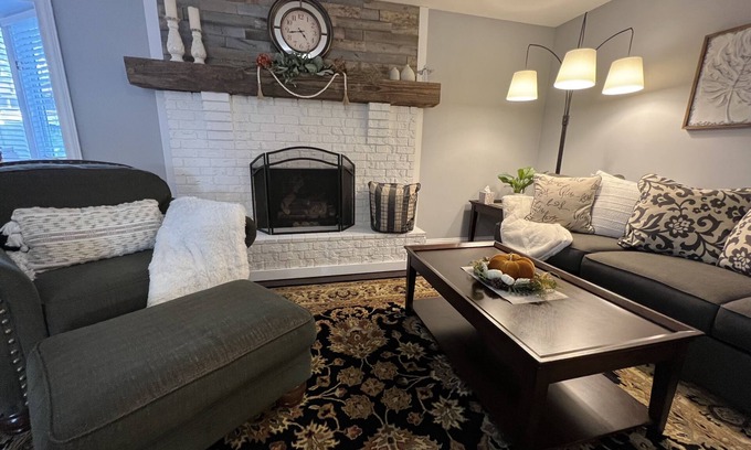 Springfield House | Tranquil Getaway with Breakfast and Family-Friendly Amenities