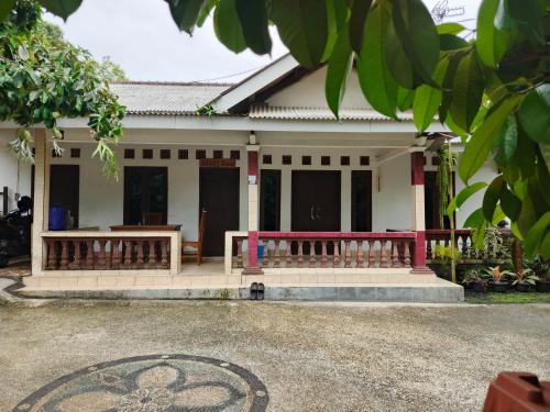 Lombok House | Cozy Traveller Homestay - Pet and Child Friendly Retreat