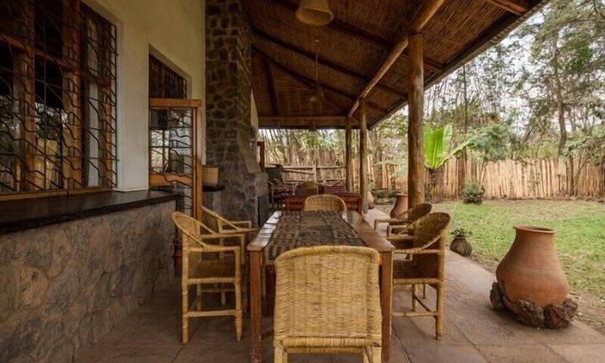 Kisoro Hotel | Experience Comfort at Travellers Rest Hotel with Breakfast