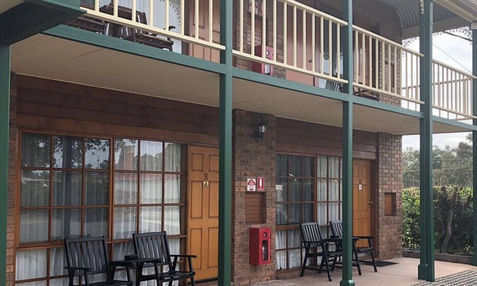 Swan Hill Hotel | Discover Comfort at Travellers Rest Motor Inn with Pool & Dining