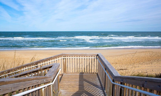 Kill Devil Hills Hotel | Relaxing Stay at Travelodge by Wyndham Outer Banks