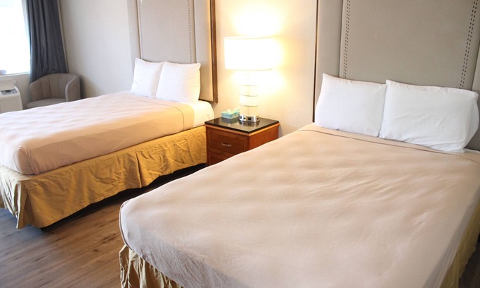 Blythe Hotel | Comfortable Stay at Travelodge by Wyndham Blythe with Pool