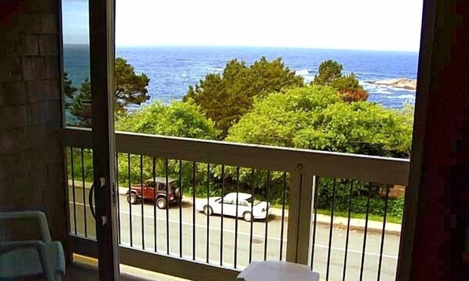 Depoe Bay Hotel | Convenient Travelodge by Wyndham Depoe Bay: Family-Friendly Stay
