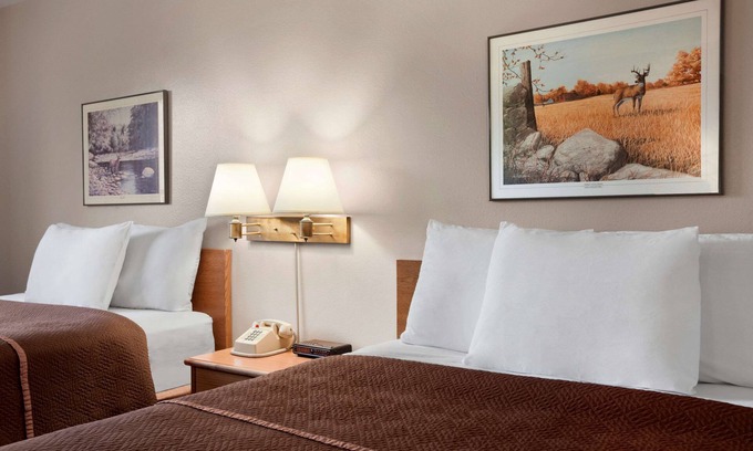 Elko Hotel | Relaxing Stay at Travelodge by Wyndham Elko NV