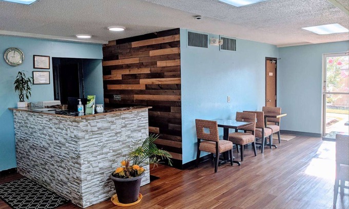 Forsyth Hotel | Budget-Friendly Stay at Travelodge by Wyndham Forsyth