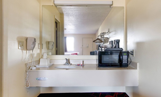 Richmond Hotel | Convenient Travelodge by Wyndham Richmond IN with Breakfast