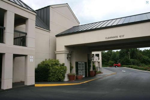 Roanoke Hotel | Comfortable Stay at Travelodge by Wyndham Roanoke