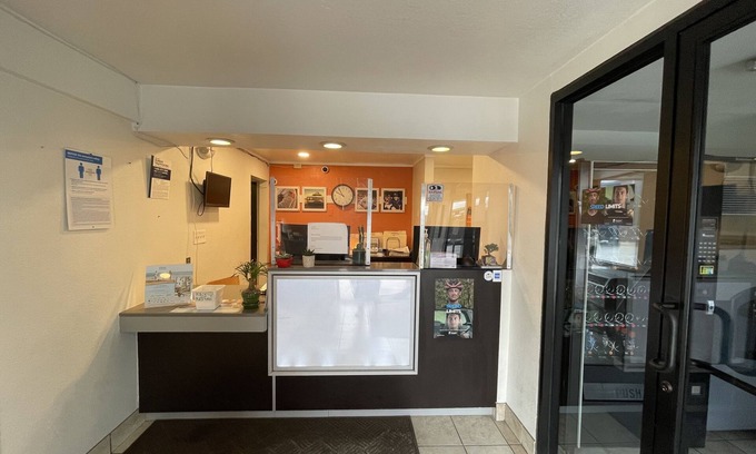 Brattleboro Hotel | Accessible Travelodge in Brattleboro, VT - Family-Friendly Stay