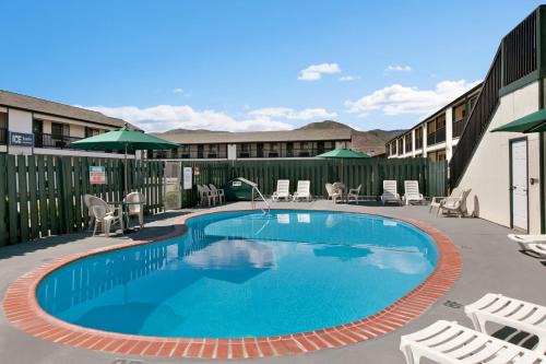 Wenatchee Hotel | Pet-Friendly Getaway at Travelodge by Wyndham Wenatchee