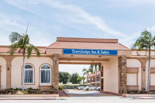 Bell Hotel | Family-Friendly Travelodge Inn & Suites in Los Angeles Area