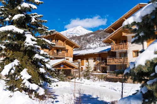 Saint-Chaffrey Apartment | Elegant Stays at Résidence Le Hameau du Rocher Blanc
