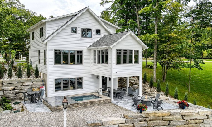 Mayfield House | Discover Lakemore Resort: Luxury Lakefront Retreat Awaits