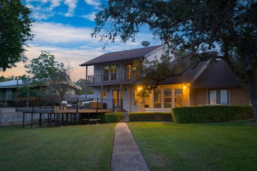 Cardinal Hills House | Travis by AvantStay: Ideal Waterfront Lake Retreat for Families