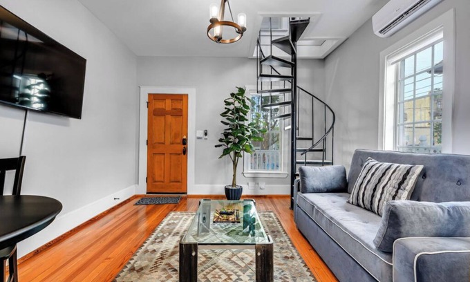 Marble Falls Condo | Relax at Travis L.B.J Historic Downtown Marble Falls Suites