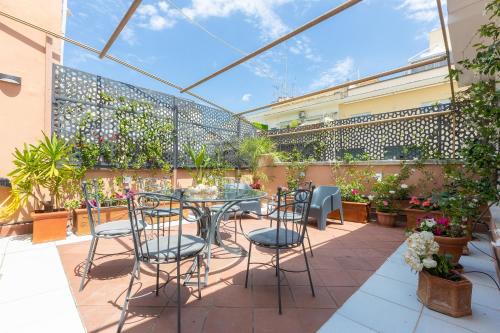 Rome Province Apartment | Elegant Tre Lune Penthouse: Child-Friendly Stay in Roma
