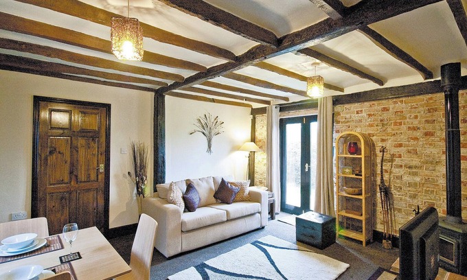 Hythe Cottage | Romantic Retreat at Treacle Cottage with Oceanfront Views