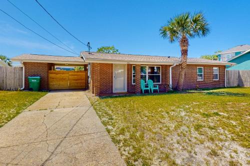 Lower Grand Lagoon House | Perfect Getaway at Treasure Cottage - Guest Rated 10/10!