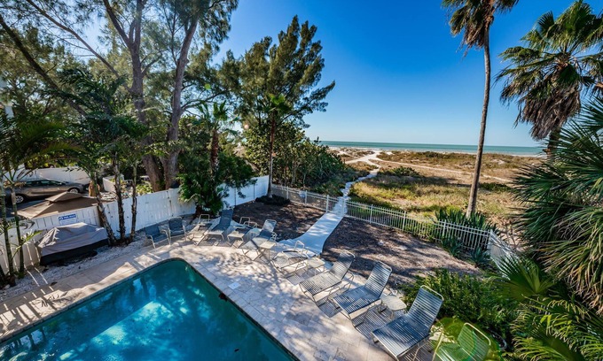Treasure Island House | Beachfront Treasure Island Villa with Private Pool & Ocean View