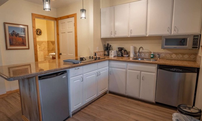Downtown Park City Hotel | Relaxing Retreat at Treasure Mountain Inn, Park City Suite