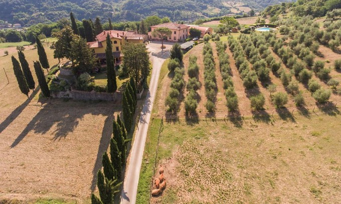 Dicomano House | Discover Trebbiolo: Pet-Friendly Hotel with Ocean Views