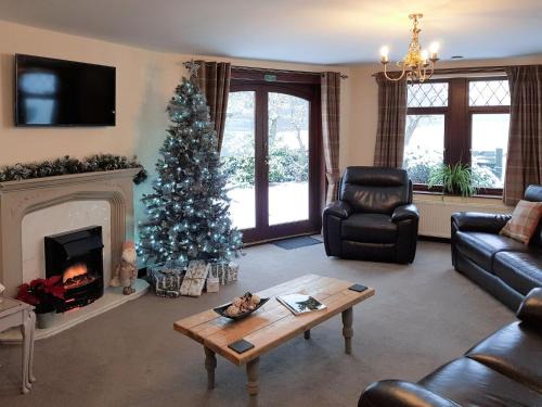 Annan House | Top-Rated Trebor Cottage with Hot Tub & Family-Friendly Vibes