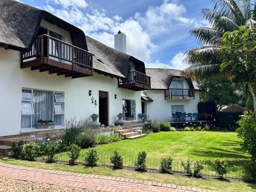 Saint Francis Bay House | Oceanfront Tree Aloe Guest House - Rated 9/10 for Families