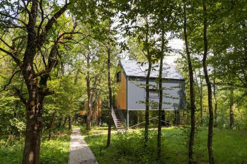 Slunj Apartment | Tree Elements Treehouse Retreat - Pet Friendly & Scenic Escape