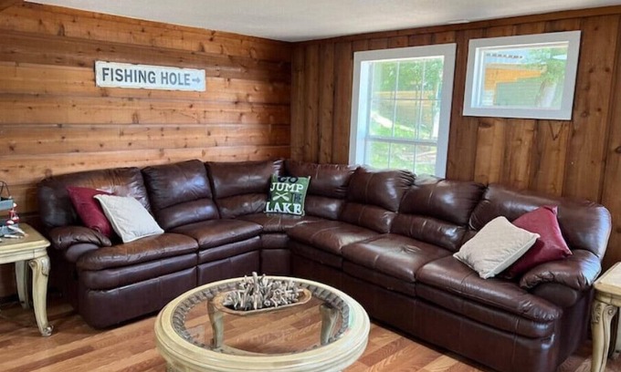 Avinger House | Idyllic Tree House Cabin with Ocean View & Hot Tub