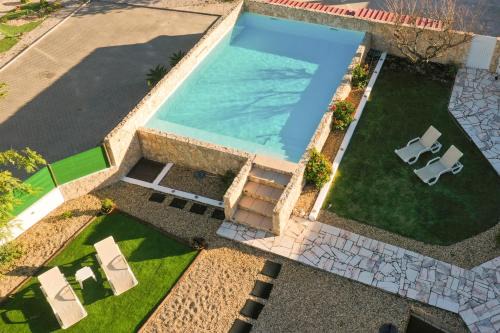 Quinta Do Conde House | Cozy Retreat at Tree House - Casa Limoeiro Awaits You