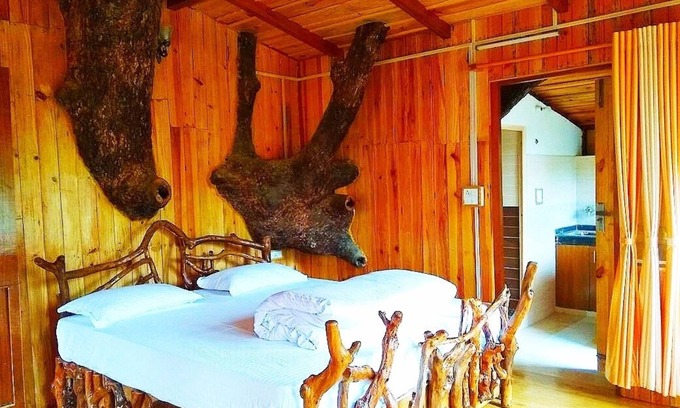 Kaul House | Inviting Tree House on Oak Tree by River Kalsa in Silent Valley