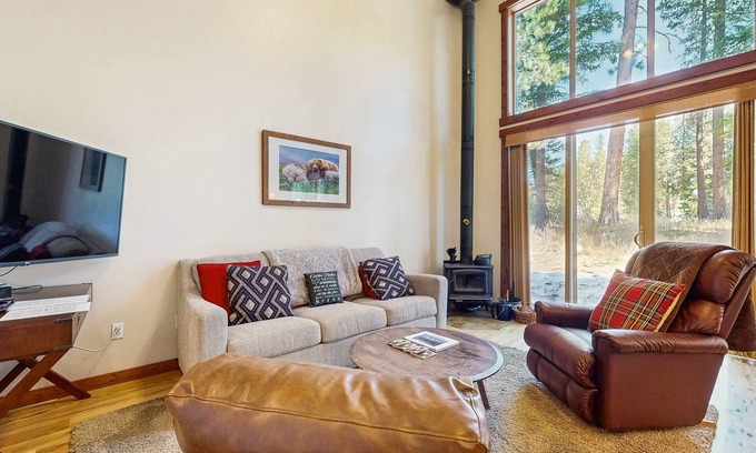 McCall House | Inviting Retreat with Forest Views & Golf Course Access