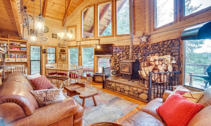 McCall House | Picturesque McCall Cabin Near Payette River, Pet Friendly!