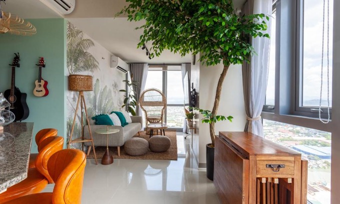 Bagumbayan Apartment | Discover Tree of Life Penthouse: Pool, Gym & Family Friendly