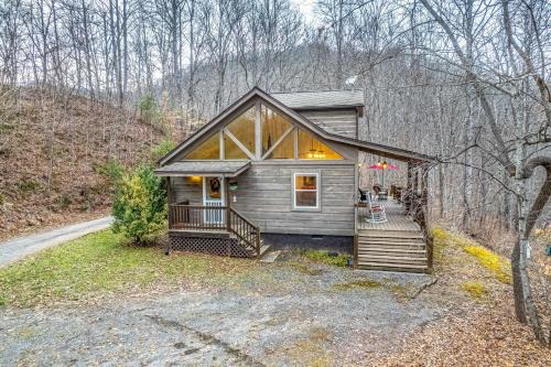 Sylva House | Enchanting Tree Top Cabin - Guest Rated 9.4, Family Friendly