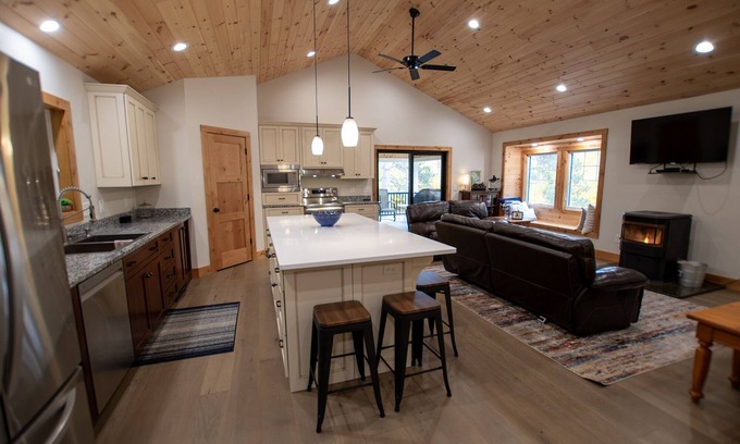 Mancelona Cottage | Enchanting Tree Top Cottage Surrounded by Nature's Beauty