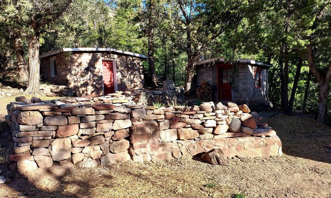 Jemez Springs Cabin | Cozy Tree Top Studio - Child-Friendly Retreat for Families