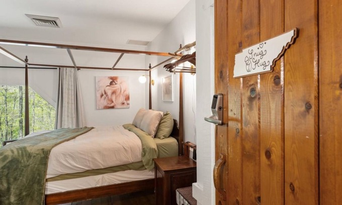Townsend Hotel | Relaxing Village View Room with Private Balcony & Breakfast