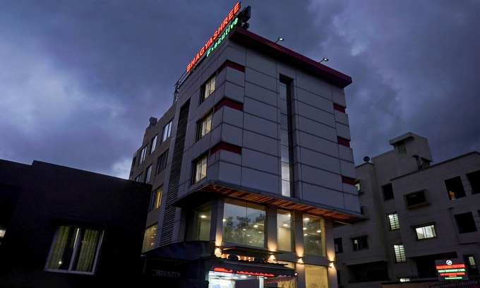 Hadapsar Hotel | Exceptional Stay at Treebo Bhagyashree Executive Hotel