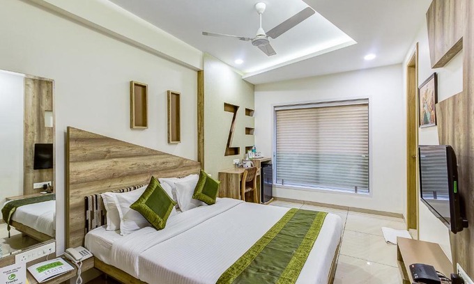 Vijay Nagar Hotel | Welcoming Treebo Daksh Residency with Family-Friendly Amenities