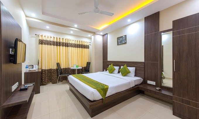 Kalighat Hotel | Inviting Treebo Globe International with Family-Friendly Amenities