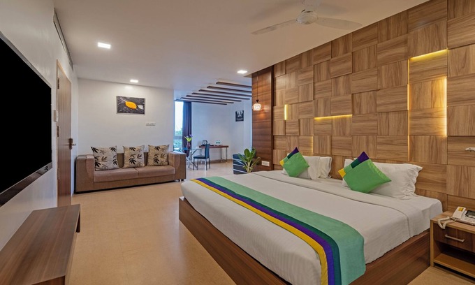 East Tambaram Hotel | Budget-Friendly Treebo Golden Swan Tambaram with Breakfast